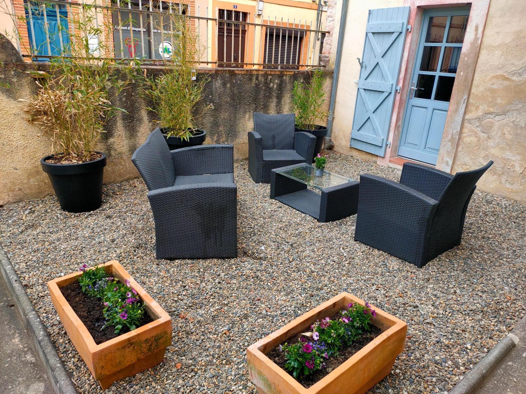 Ideal Famille & Couple Moissac Exterior foto